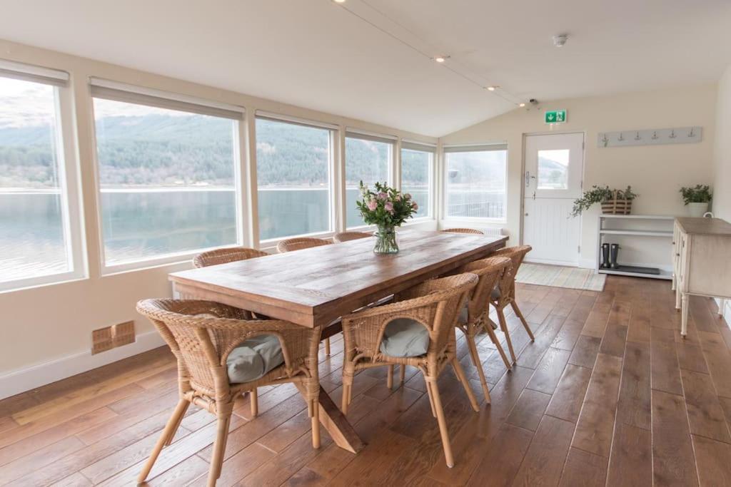 ארוצ'אר Rossmay House - 4 Bedroom Scottish Villa With Waterfront / Mountain Views מראה חיצוני תמונה