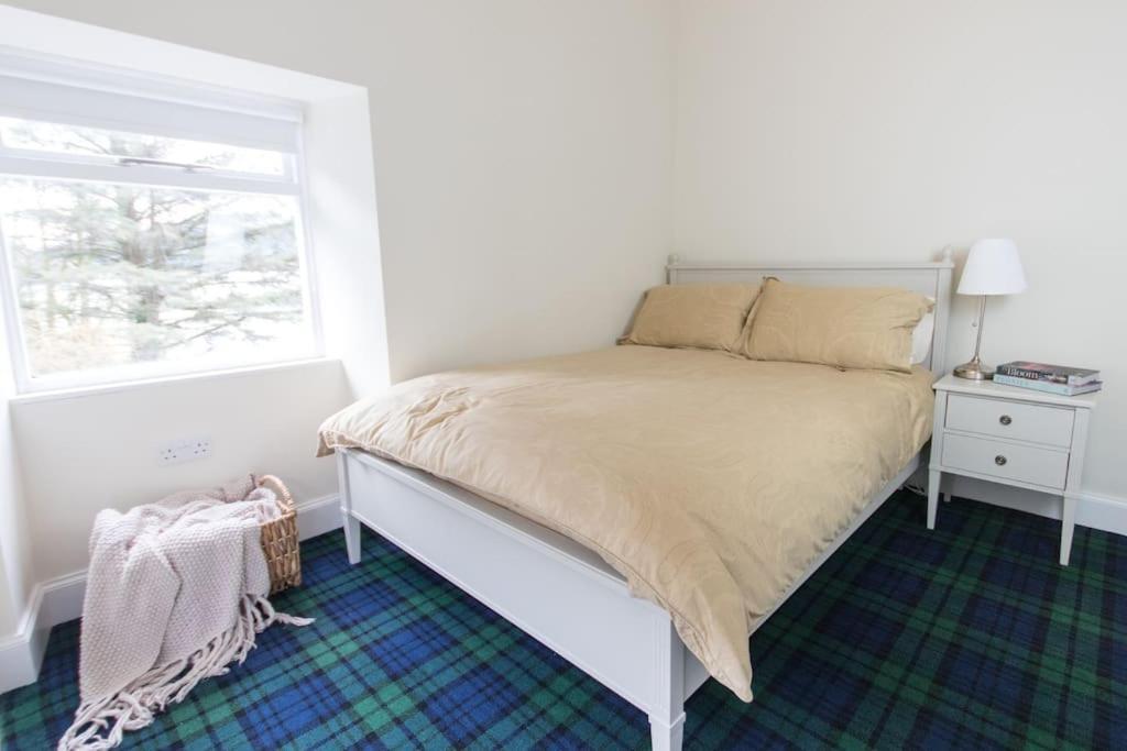 ארוצ'אר Rossmay House - 4 Bedroom Scottish Villa With Waterfront / Mountain Views מראה חיצוני תמונה